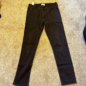 Denizen 216 Slim Black jeans